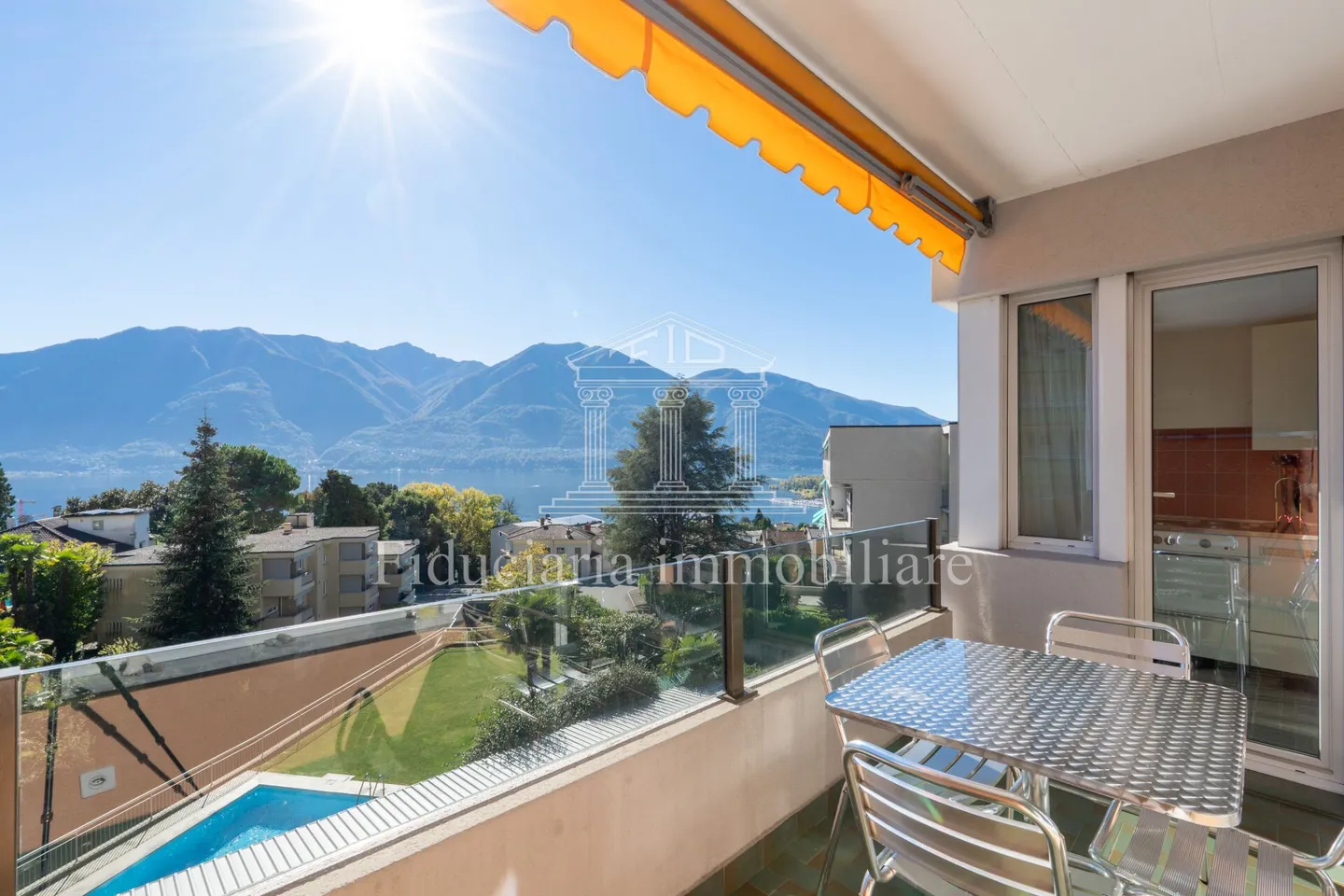 MURALTO - Appartement 2.5 pièces avec vue imprenable sur le lac et terrasse couverte - Photo 1 sur 8