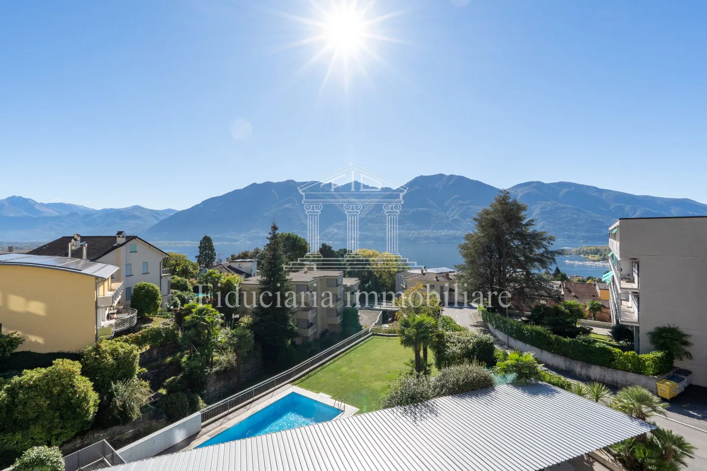 MURALTO - Appartement 2.5 pièces avec vue imprenable sur le lac et terrasse couverte - Photo 2 sur 8