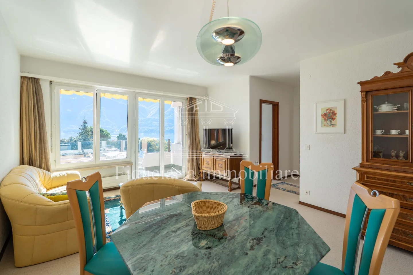 MURALTO - Appartement 2.5 pièces avec vue imprenable sur le lac et terrasse couverte - Photo 3 sur 8