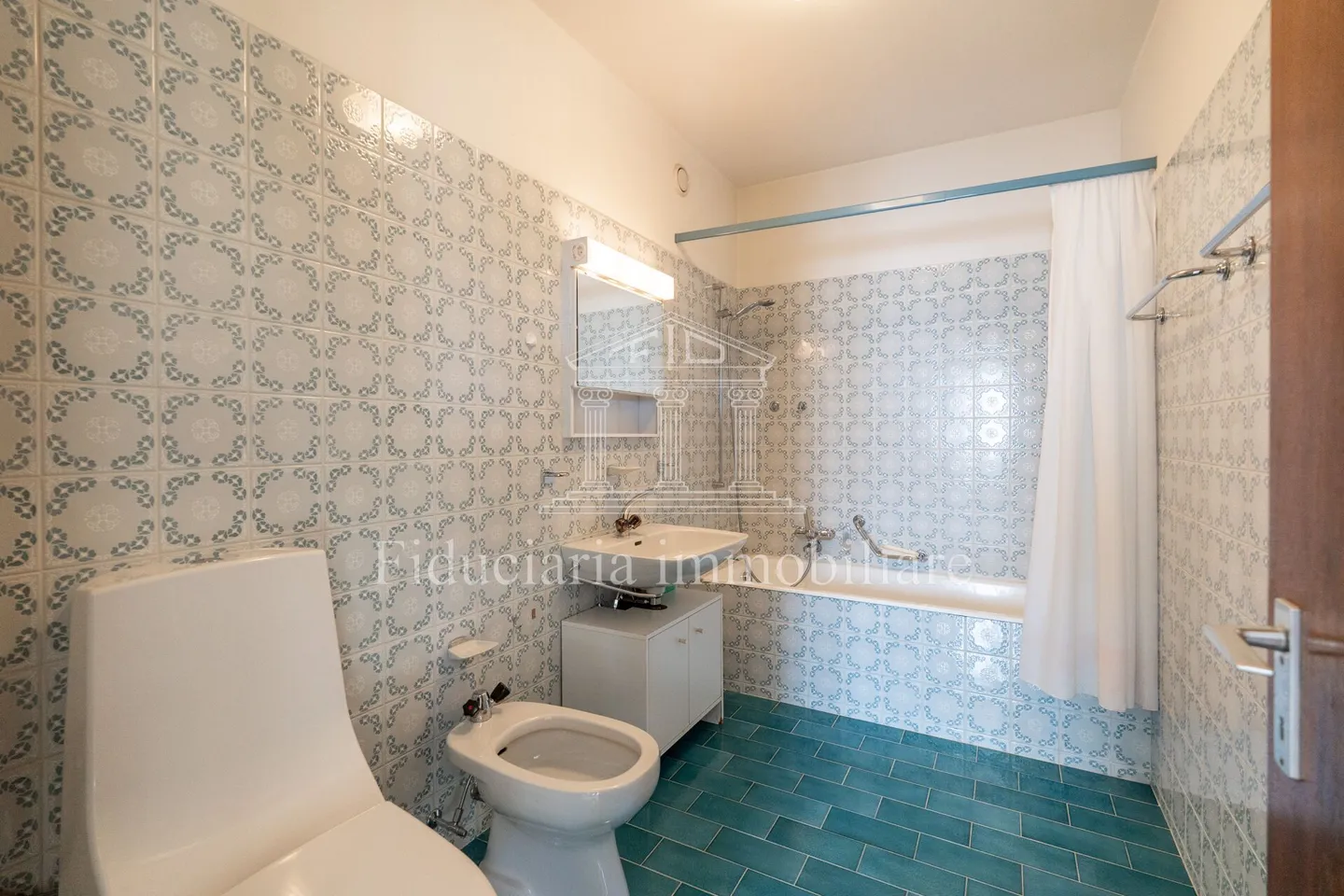 MURALTO - Appartement 2.5 pièces avec vue imprenable sur le lac et terrasse couverte - Photo 6 sur 8