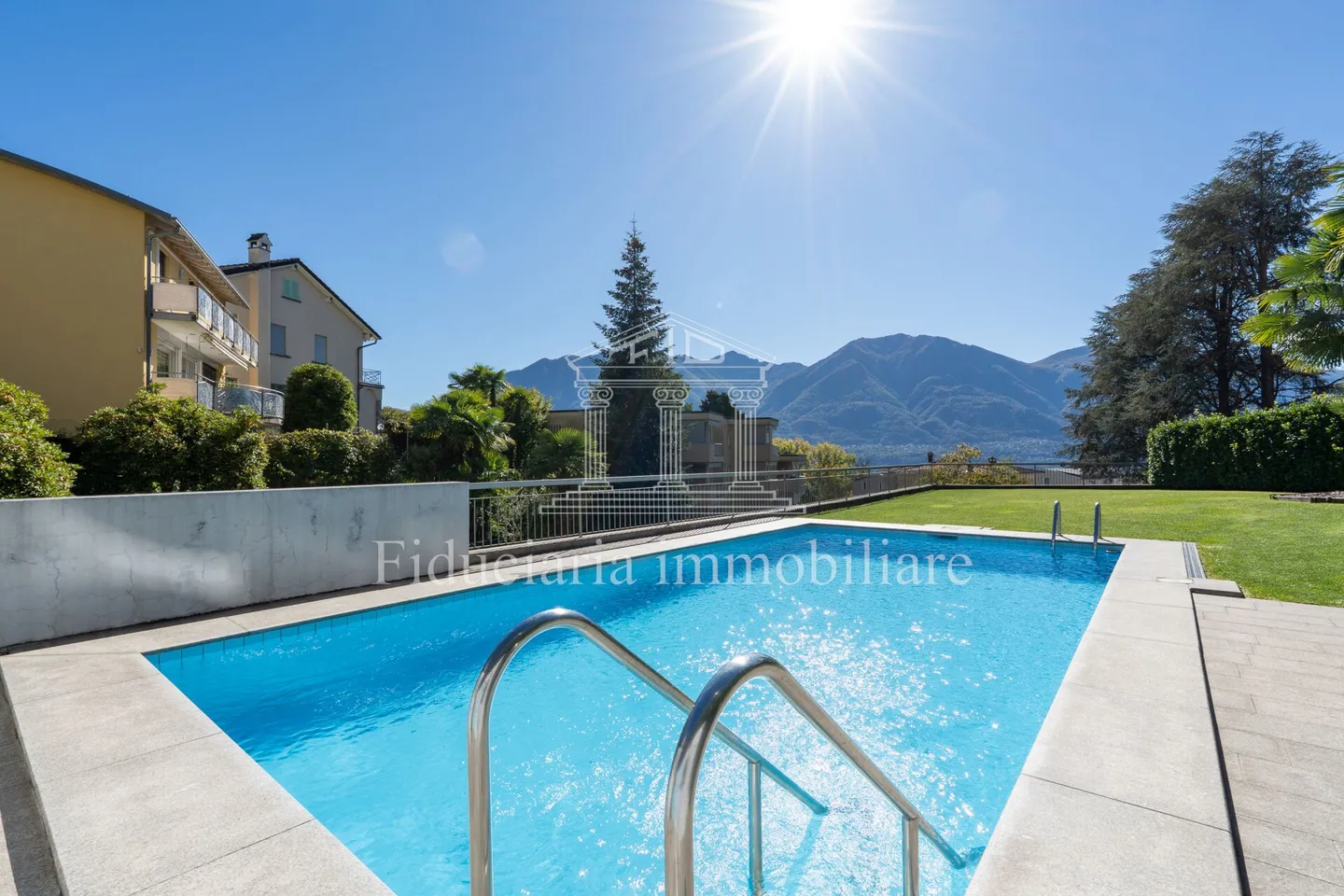 MURALTO - Appartement 2.5 pièces avec vue imprenable sur le lac et terrasse couverte - Photo 7 sur 8