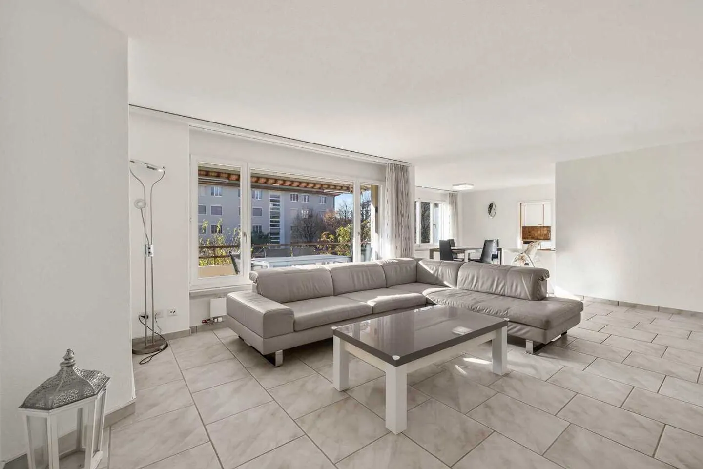 Appartement lumineux de 5,5 pièces avec grand balcon à Böttstein à vendre - Photo 5 sur 13