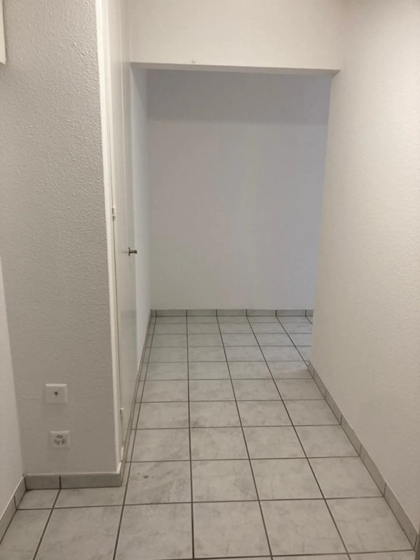 Modernes Apartment mit Balkon - Foto 3 von 10