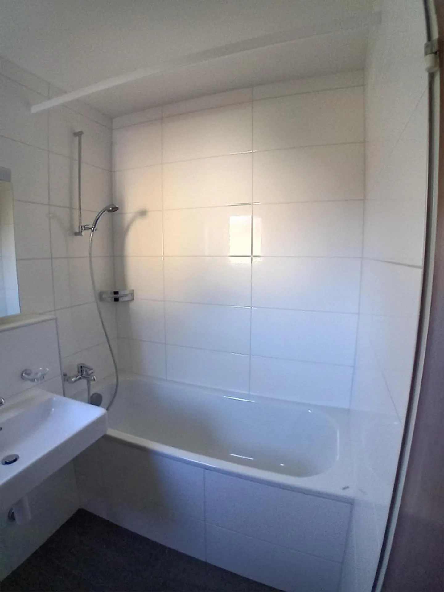 Modernes Apartment mit Balkon - Foto 6 von 10