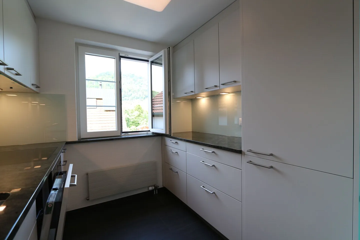 Appartement de 3 pièces au 2ème étage - Photo 3 sur 14