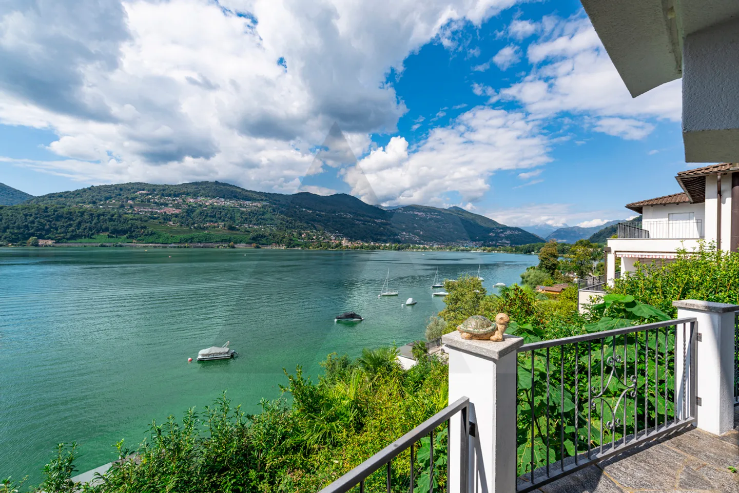 PROPRIETÀ CON MERAVIGLIOSA VISTA LAGO A LUGANO - Foto 1 di 13