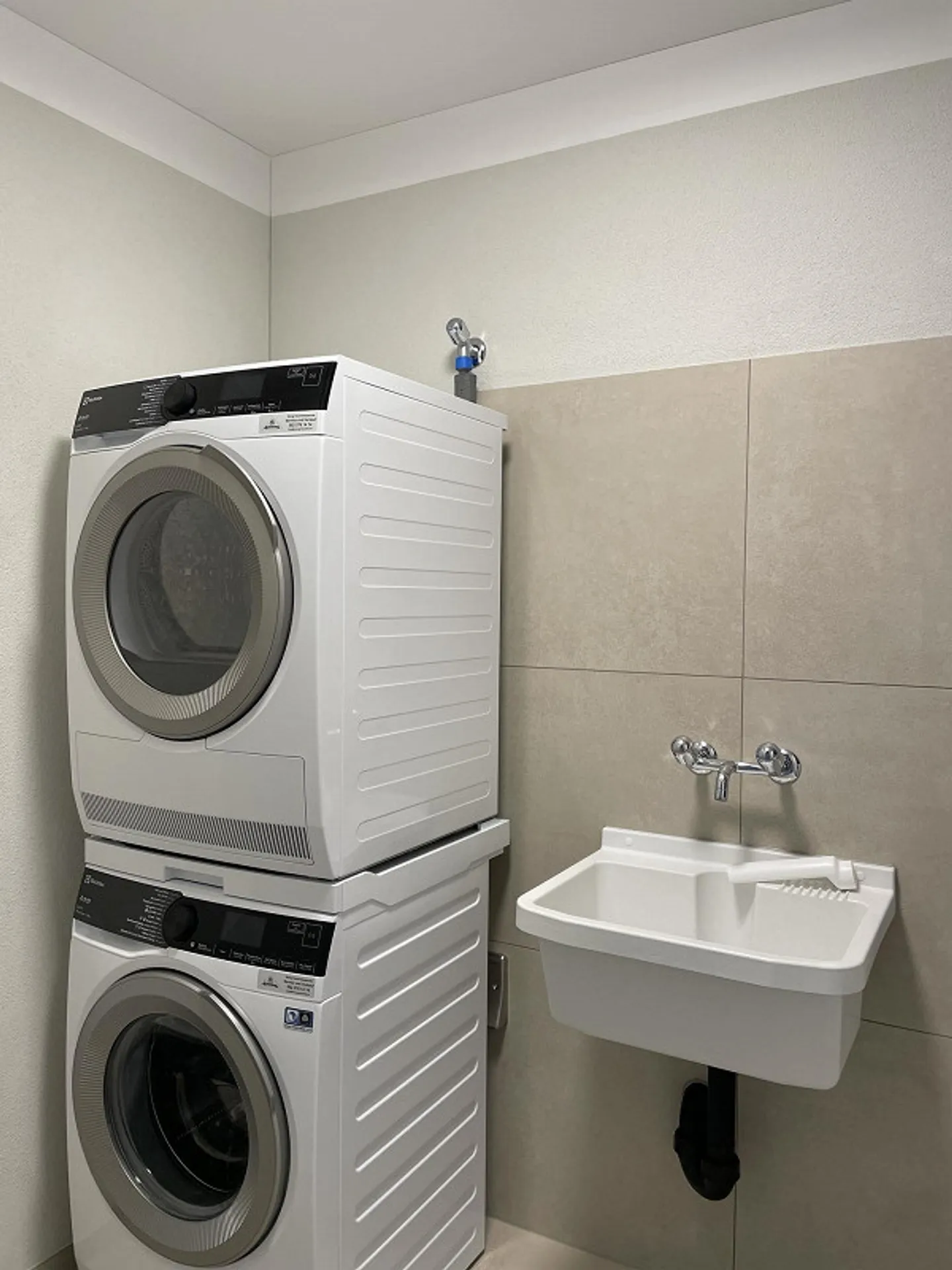 Nature-oriented living by the stream - Photo 10 of 14