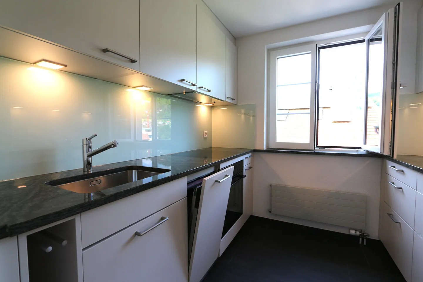 Appartement de 3 pièces au 2ème étage - Photo 2 sur 14