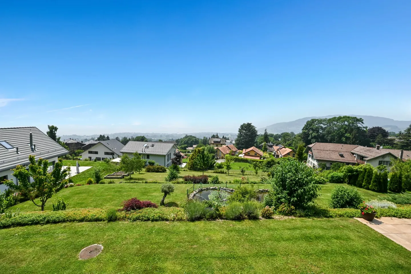 Villa spacieuse avec vue sur le lac - Photo 1 sur 7
