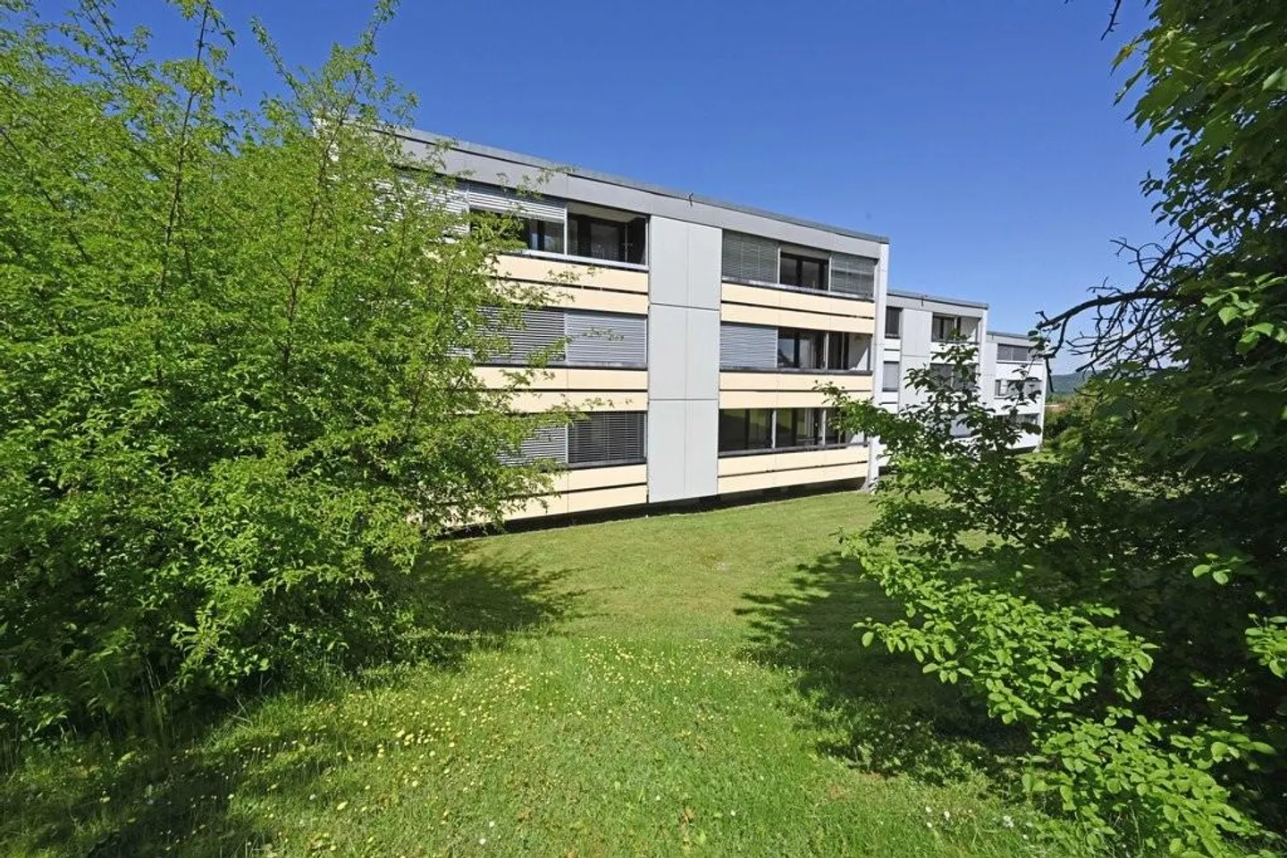 Appartements de 5,5 pièces entièrement rénovés - Photo 3 sur 12