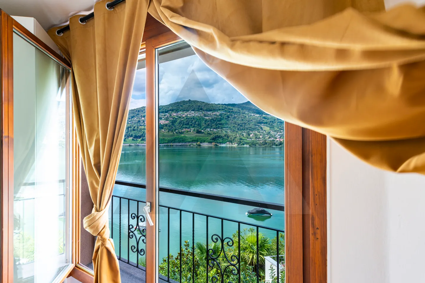 PROPRIETÀ CON MERAVIGLIOSA VISTA LAGO A LUGANO - Foto 11 di 13
