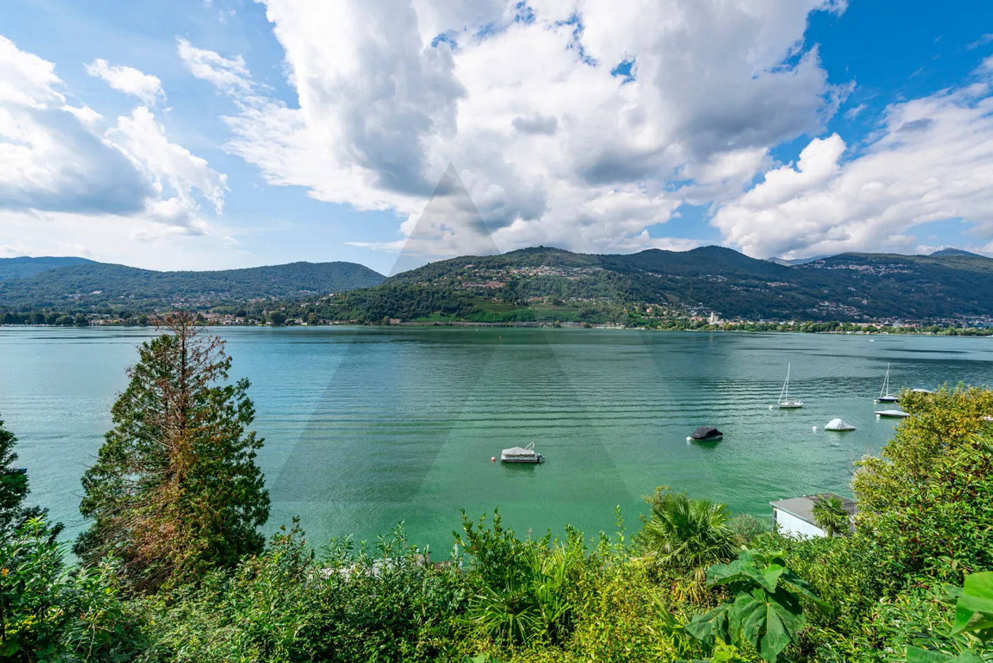 PROPRIETÀ CON MERAVIGLIOSA VISTA LAGO A LUGANO - Foto 12 di 13