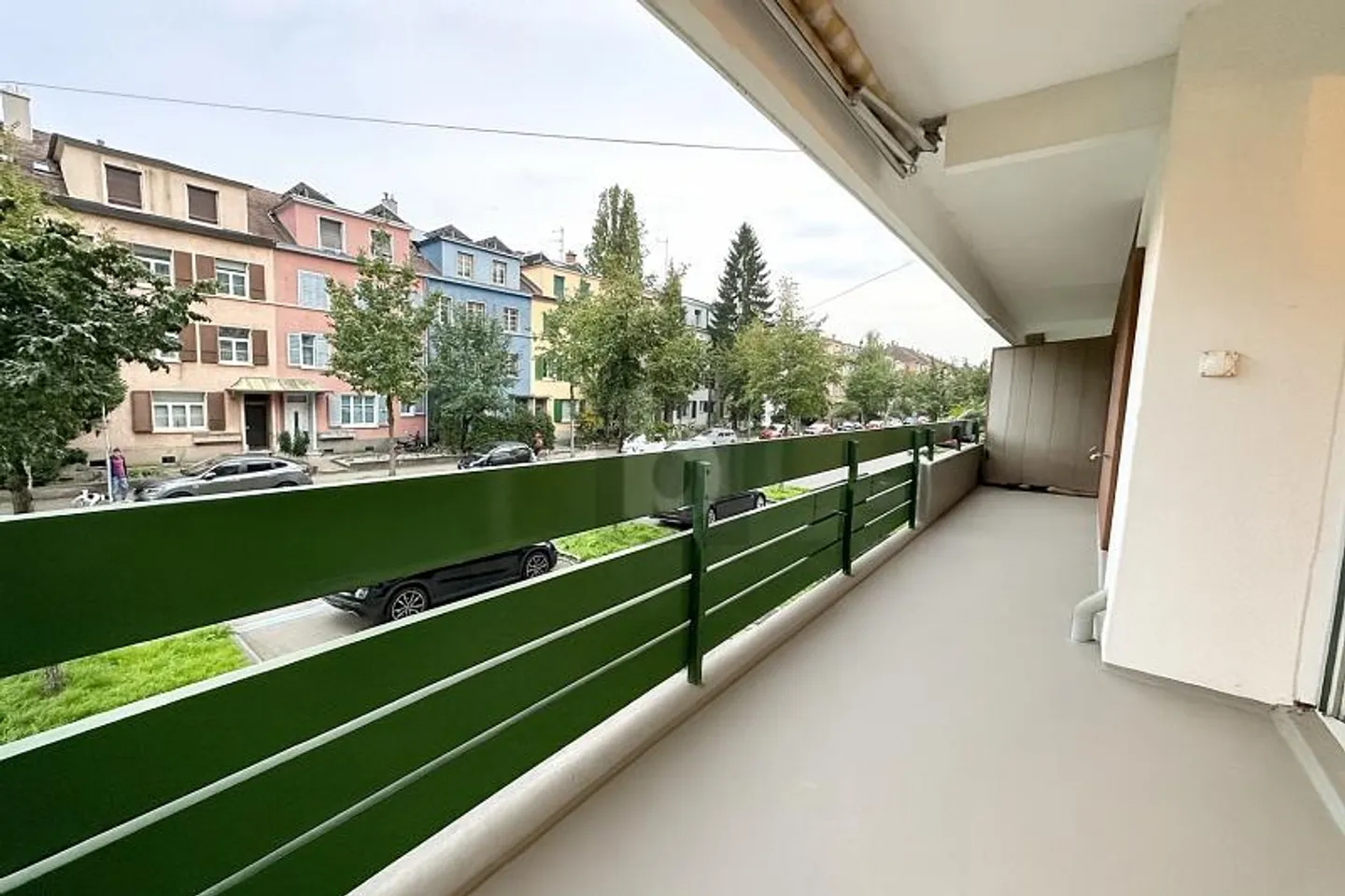 LUMINEUX AVEC BEAUCOUP DE POTENTIEL INCLUANT UN GARAGE SOUS-SOL - Photo 1 sur 6