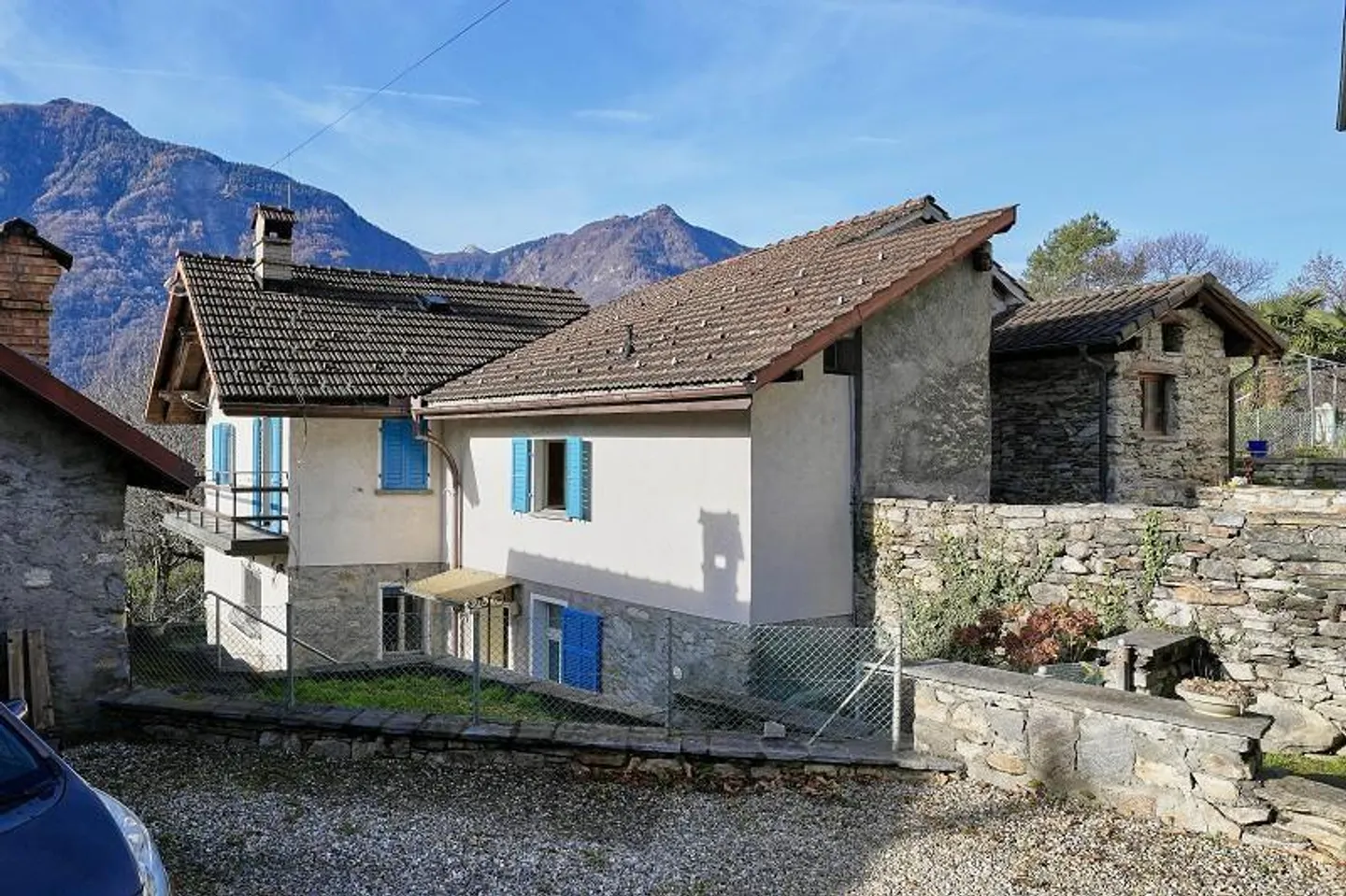 4 1/2-Room House with Two Outbuildings in a Very Quiet, Sunny Location - Photo 2 of 41