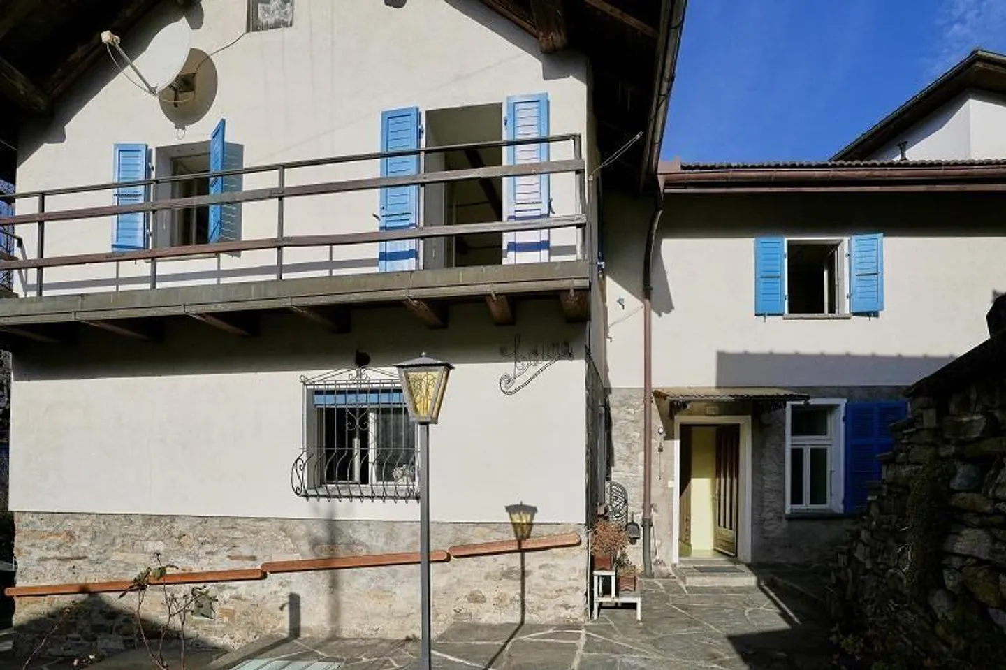 4 1/2-Room House with Two Outbuildings in a Very Quiet, Sunny Location - Photo 3 of 41