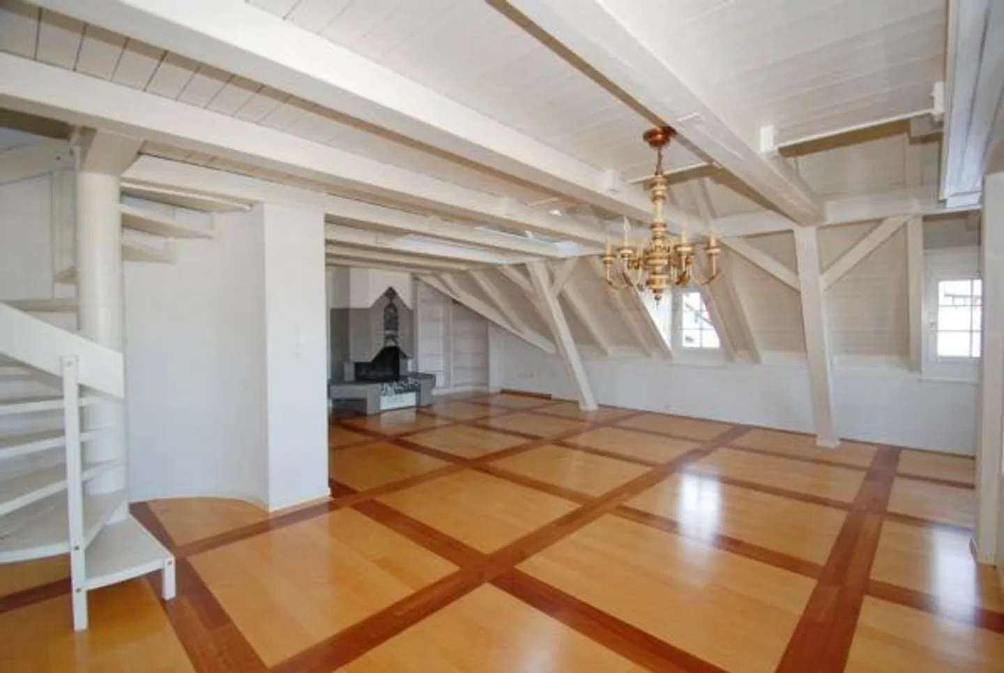 Elegante appartamento duplex di 4,5 locali - Foto 3 di 15