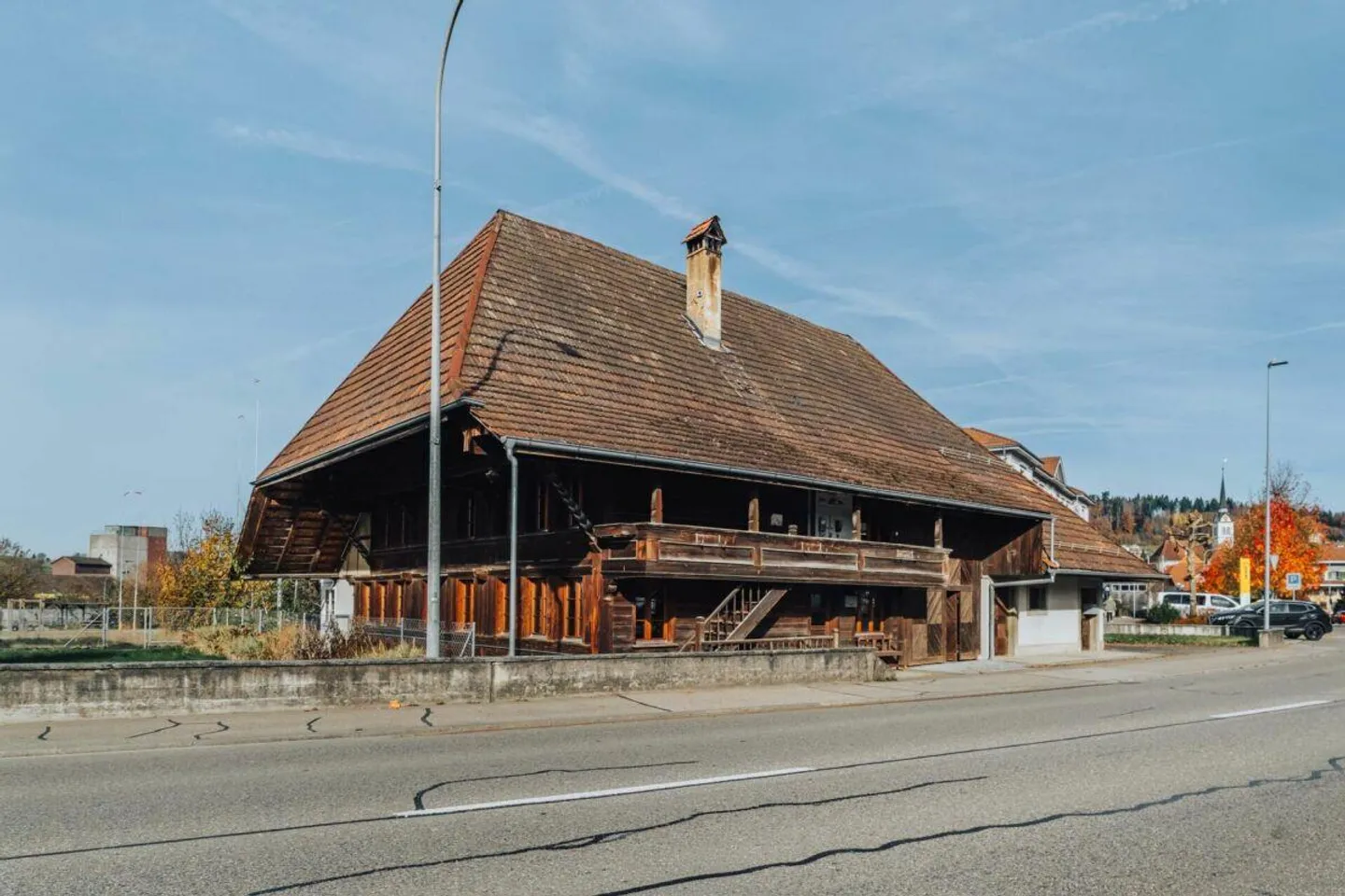 Ferme historique avec potentiel de développement dans le centre du village de Madiswil - Photo 1 sur 25