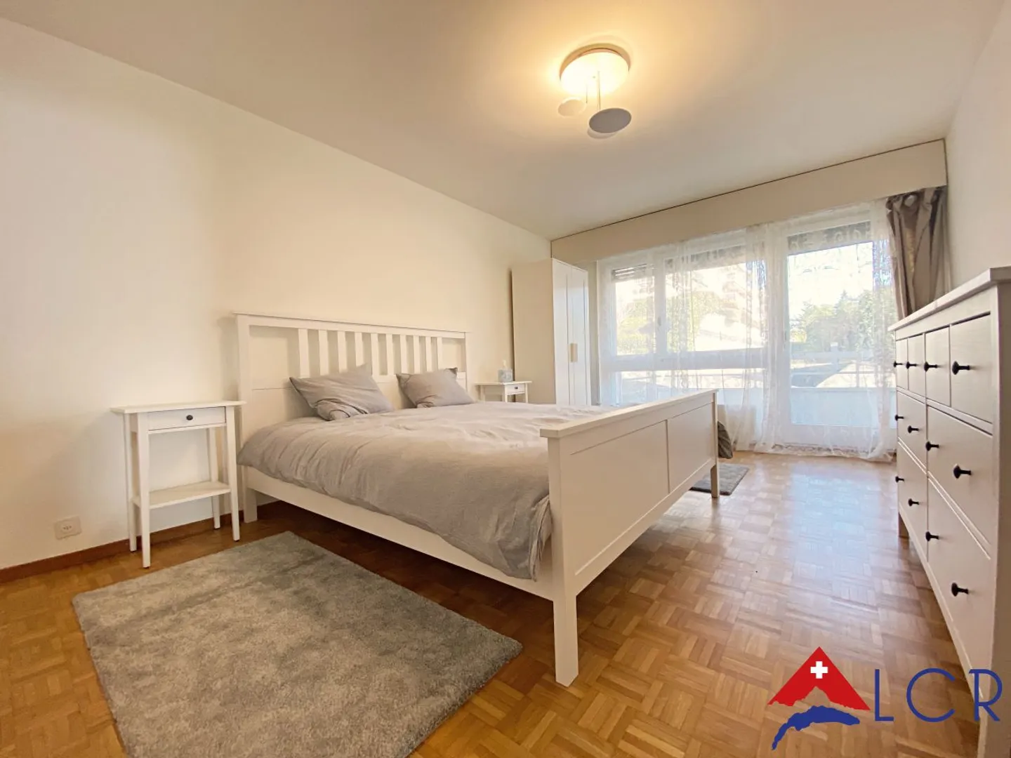 Magnifico appartamento arredato con 5 stanze con vista lago - Foto 7 di 13