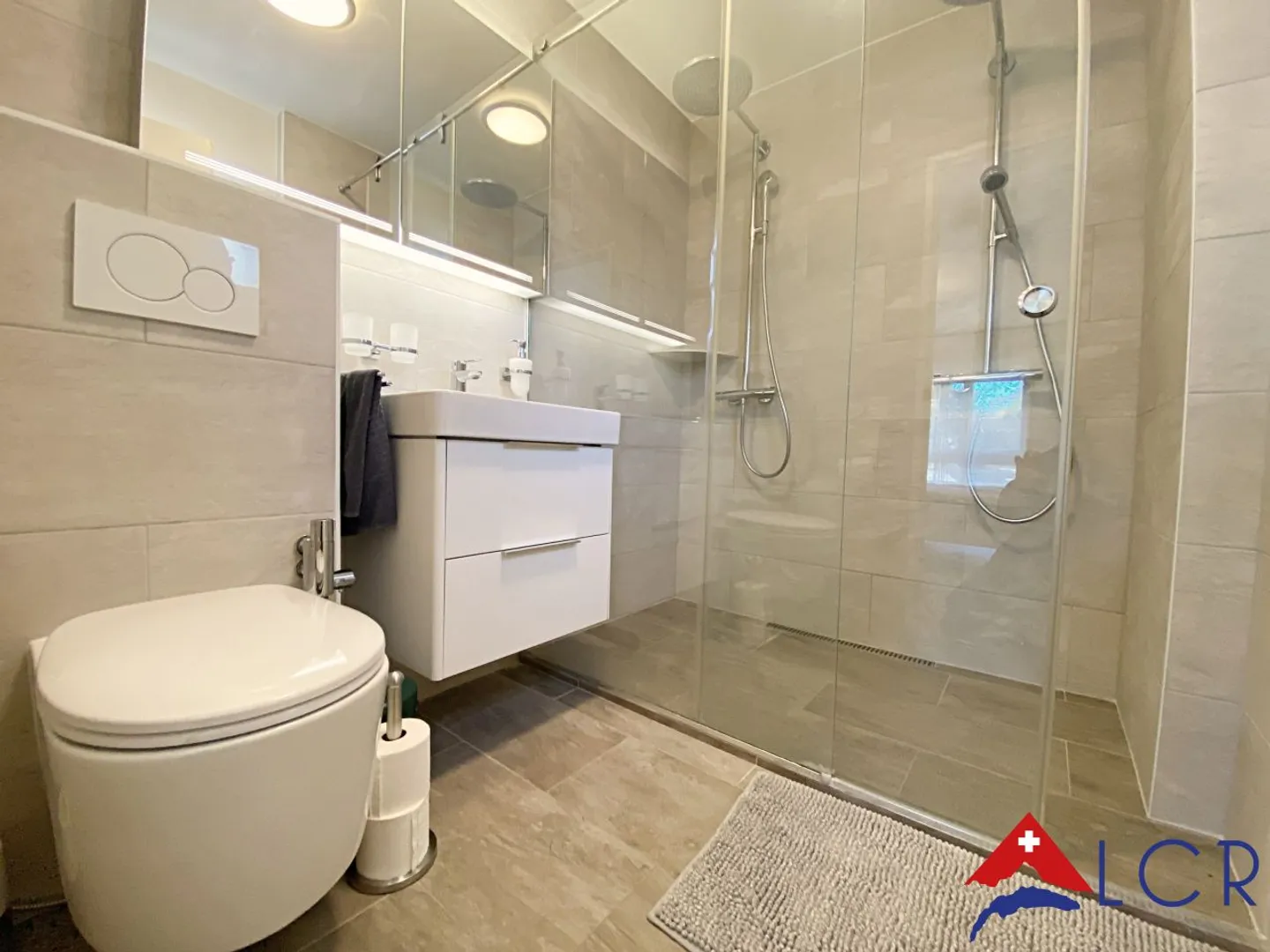 Magnifico appartamento arredato con 5 stanze con vista lago - Foto 8 di 13