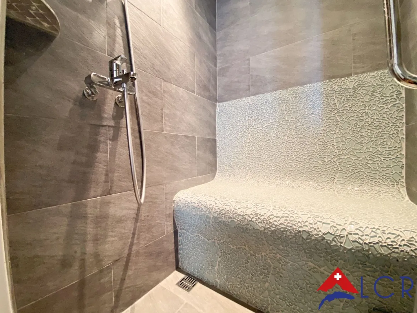 Magnifico appartamento arredato con 5 stanze con vista lago - Foto 13 di 13