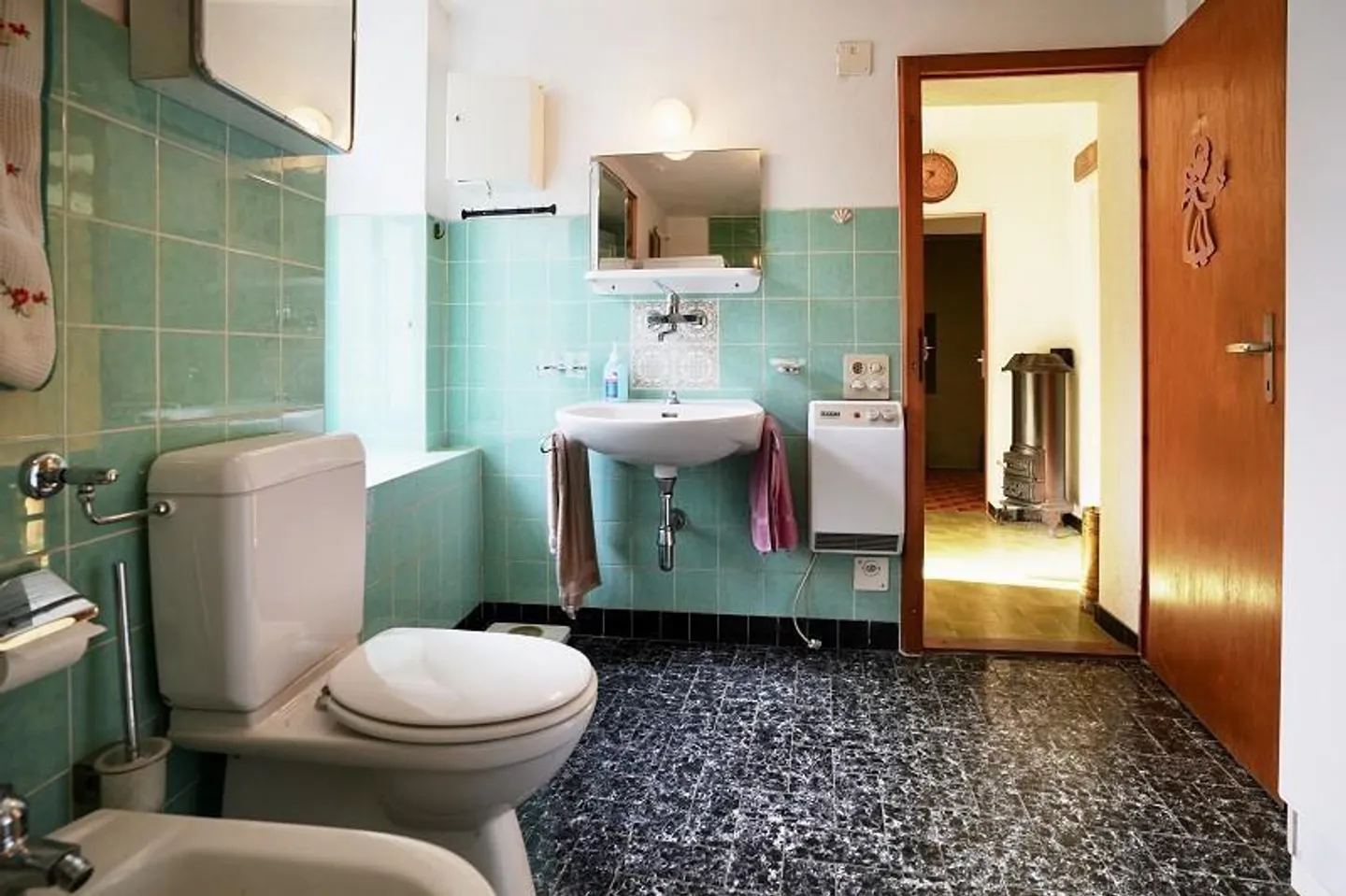 4 1/2-Room House with Two Outbuildings in a Very Quiet, Sunny Location - Photo 14 of 41