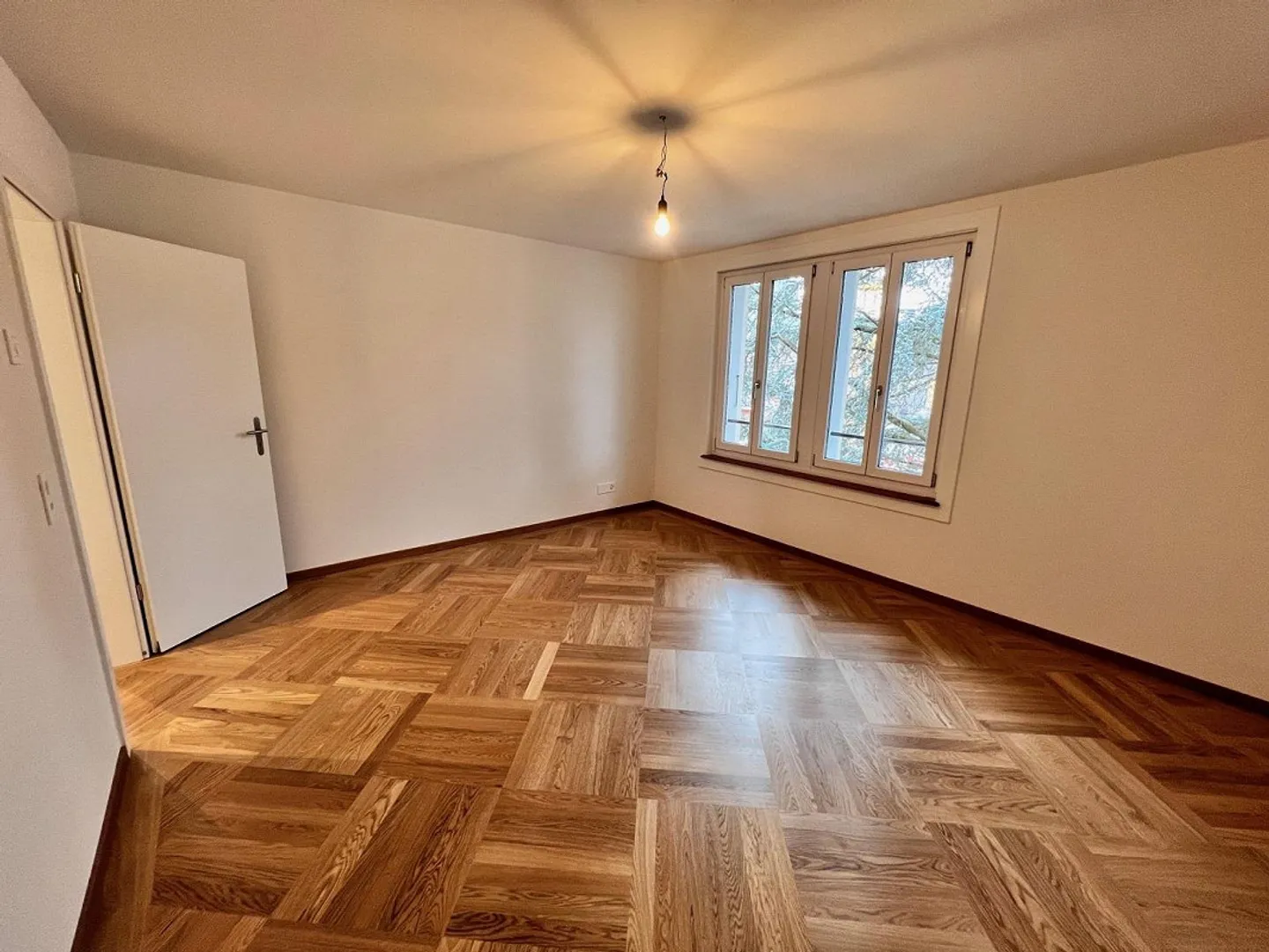 Exclusive 3.5-room apartment in completely renovated multi-family house - Photo 9 of 13