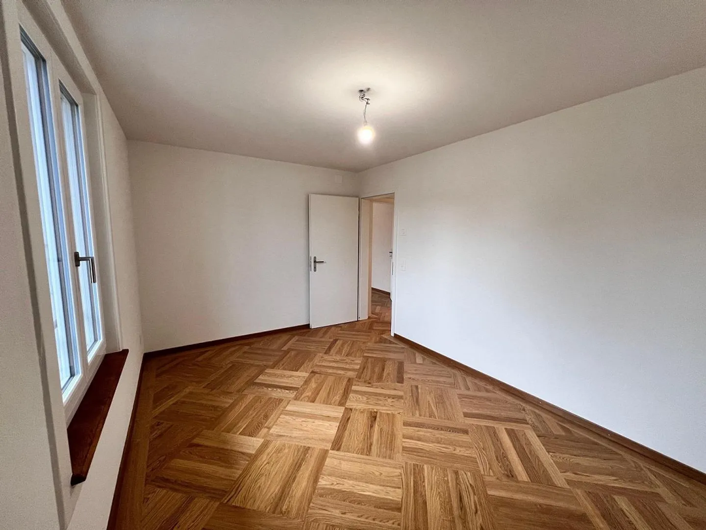 Exclusive 3.5-room apartment in completely renovated multi-family house - Photo 12 of 13