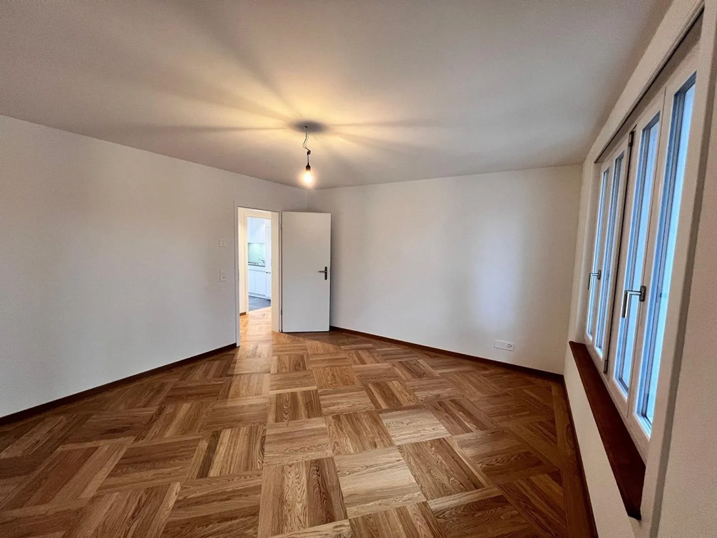 Exclusive 3.5-room apartment in completely renovated multi-family house - Photo 10 of 13