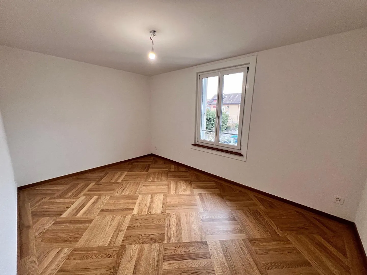 Exclusive 3.5-room apartment in completely renovated multi-family house - Photo 11 of 13