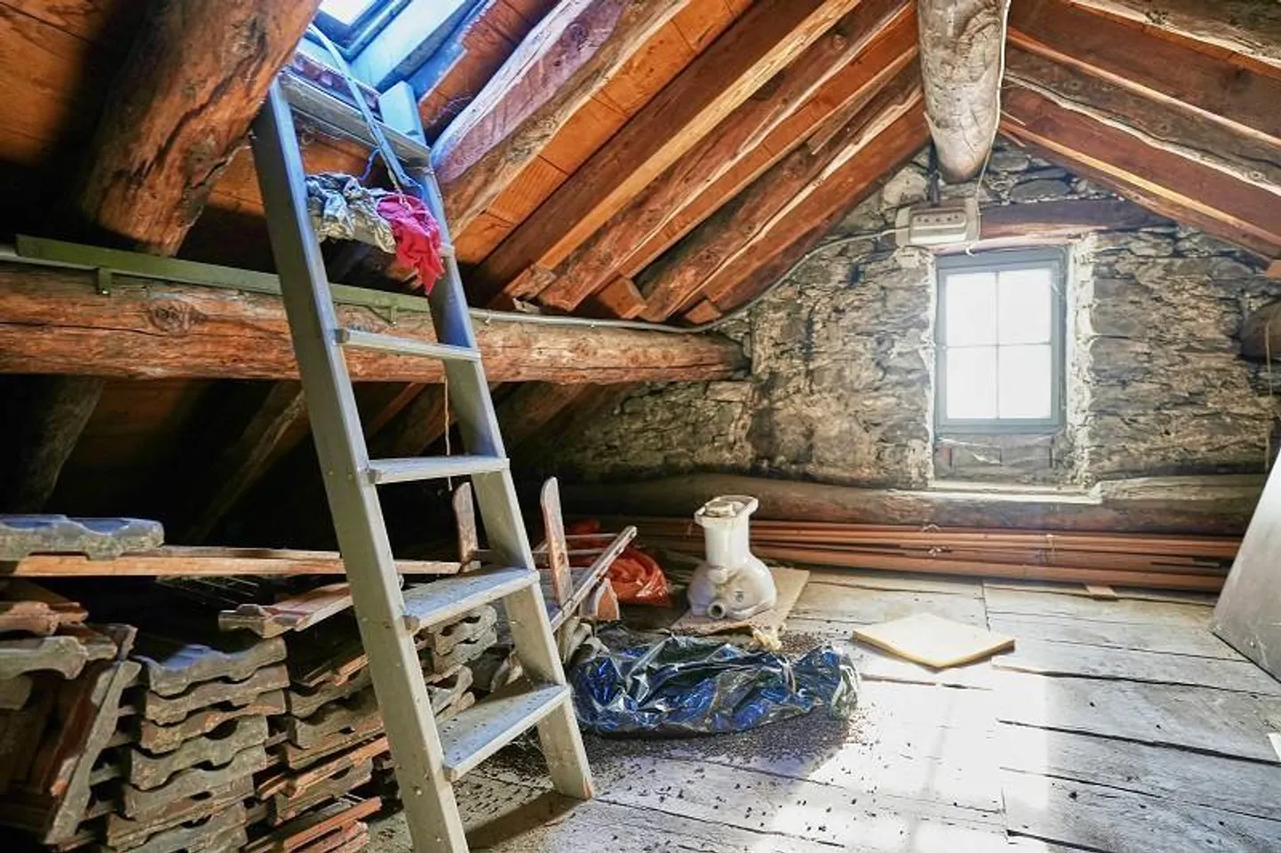 4 1/2-Room House with Two Outbuildings in a Very Quiet, Sunny Location - Photo 17 of 41