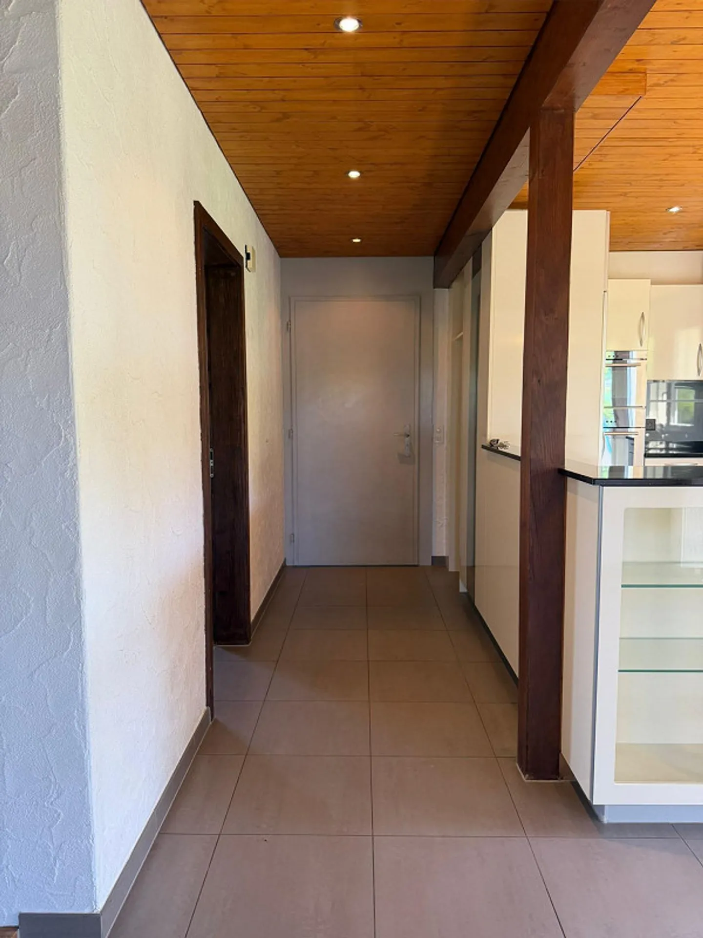 Charming 6.5 Room Single-Family House with Unobstructed Lake View - Photo 6 of 24