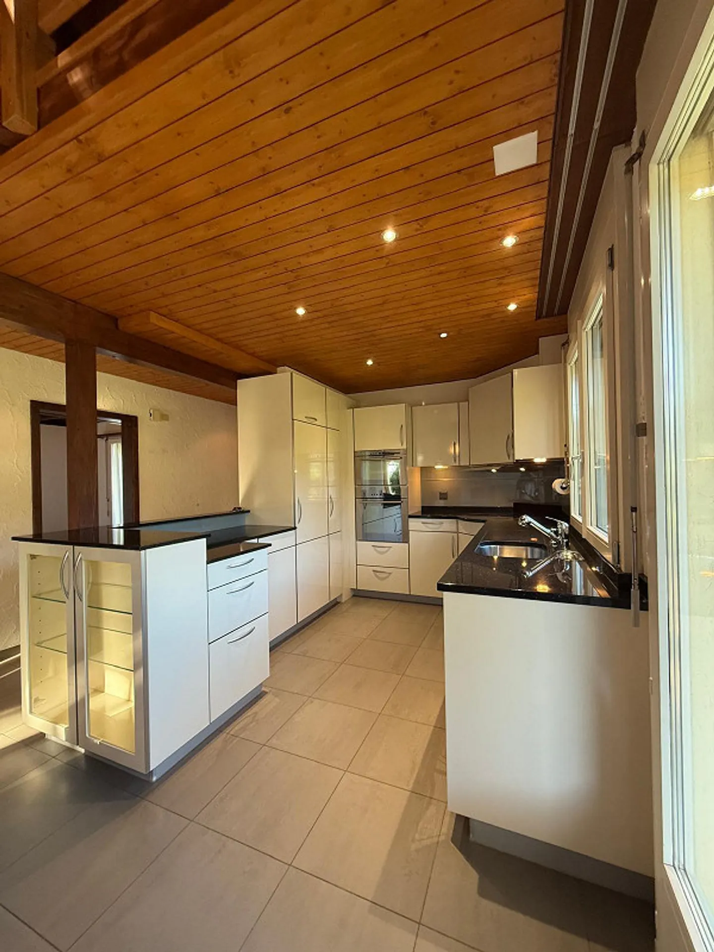 Charming 6.5 Room Single-Family House with Unobstructed Lake View - Photo 8 of 24