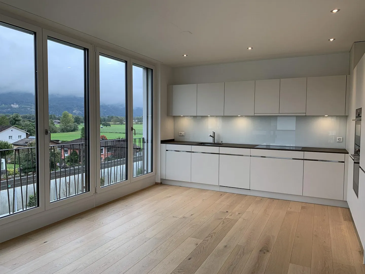 Modern 2.5-room apartment in the unique Lindenpark - Photo 2 of 8