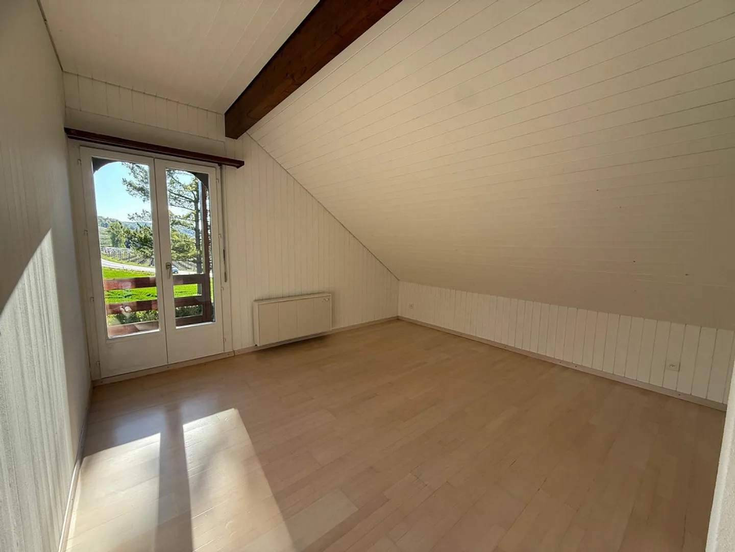 Charming 6.5 Room Single-Family House with Unobstructed Lake View - Photo 15 of 24