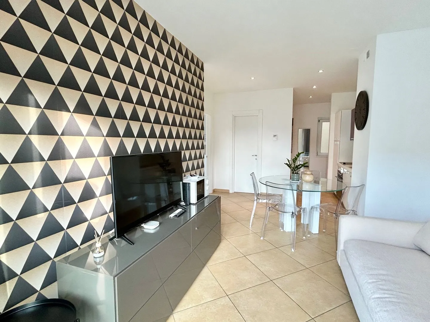 ZONA CASSARATE - ARREDAMENTO 3,5 LOCALI - Foto 6 di 18