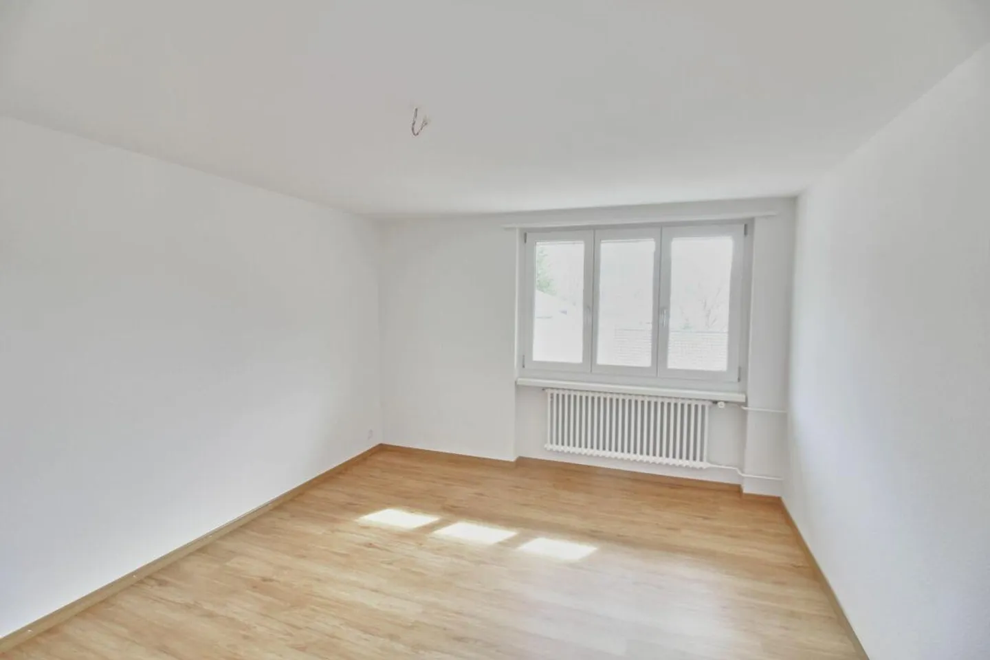 Light-flooded apartment with balcony and beautiful view - Photo 5 of 9
