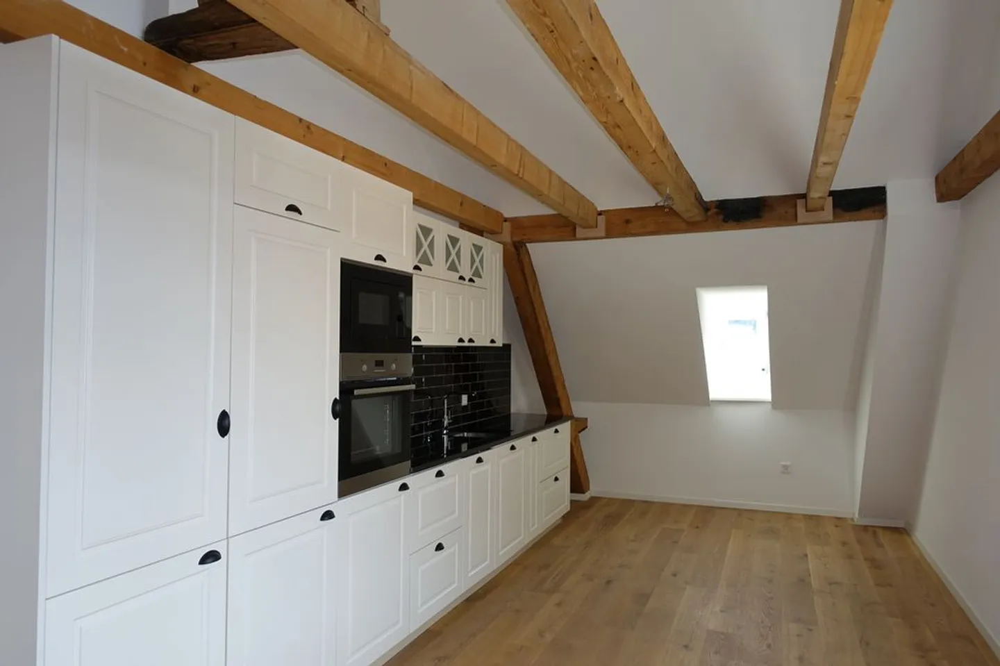 Ultimo piano 2.5 stanze - Foto 1 di 7