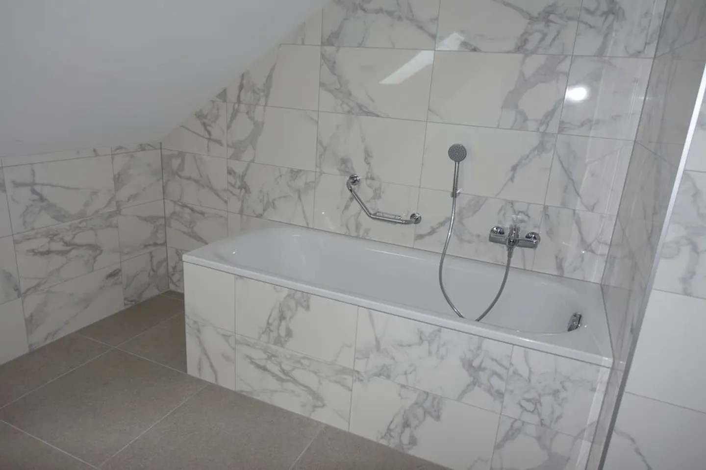 Ultimo piano 2.5 stanze - Foto 5 di 7