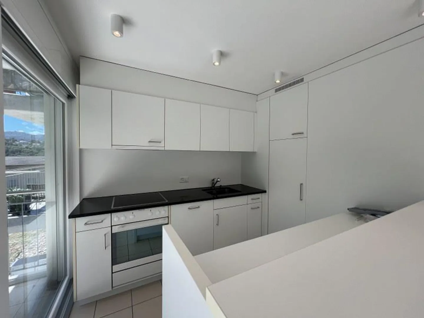 Appartamento con 3,5 stanze e grande terrazza, in un'area verde - Foto 3 di 11