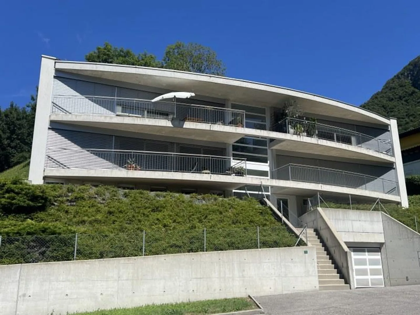 Appartamento con 3,5 stanze e grande terrazza, in un'area verde - Foto 1 di 11