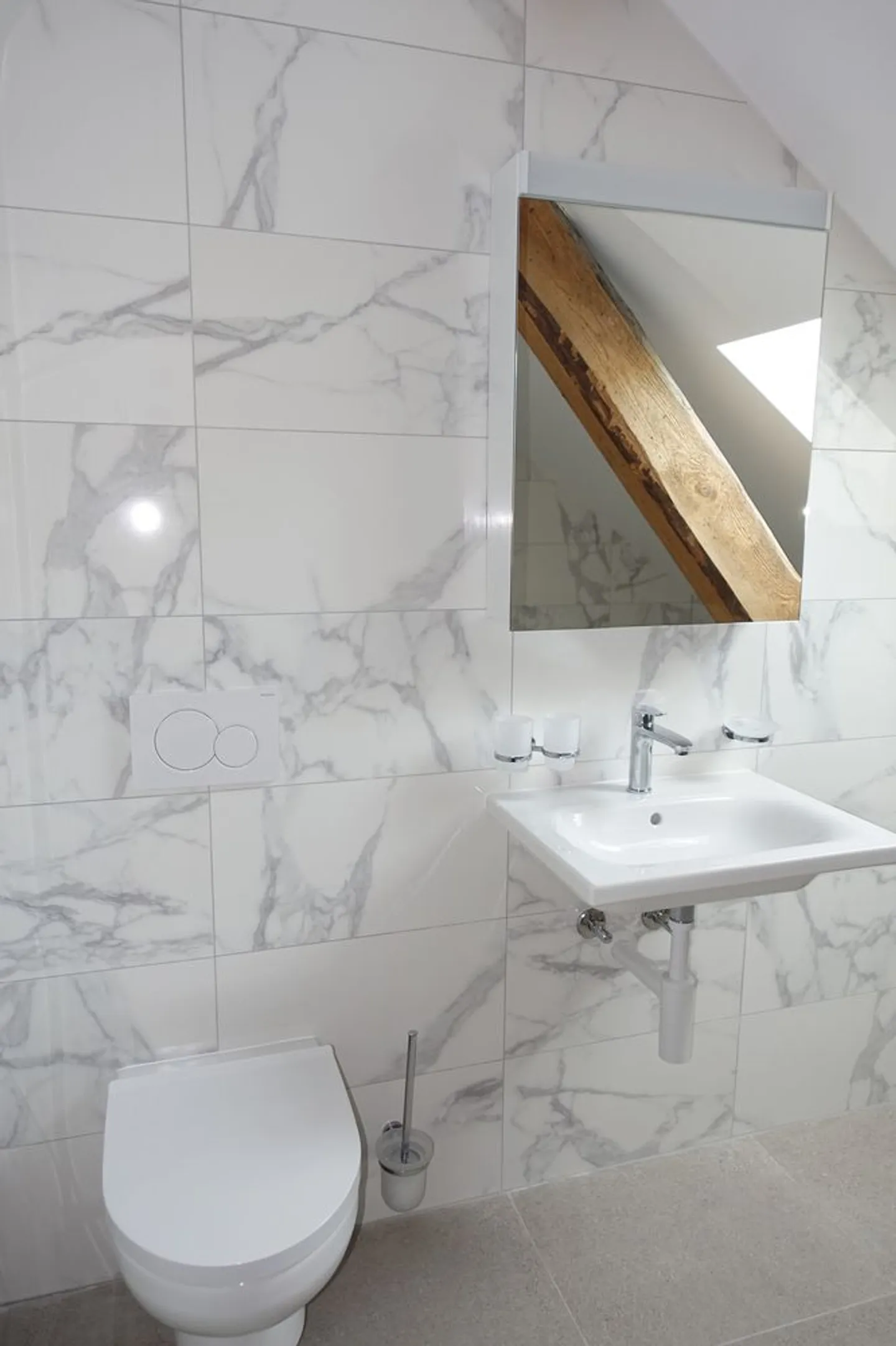 Ultimo piano 2.5 stanze - Foto 4 di 7