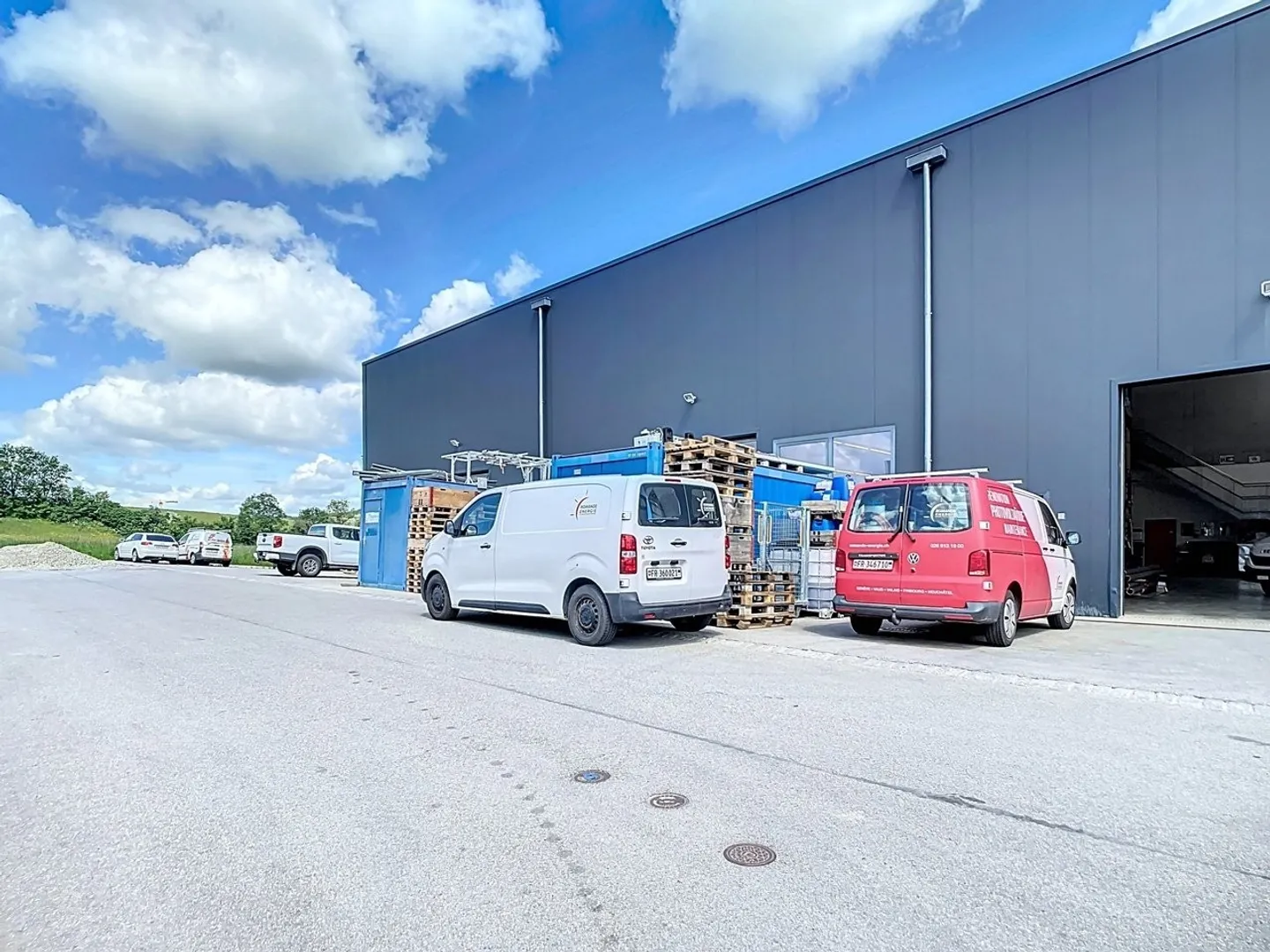 INDUSTRIEHALLE VON CA. 1.800 M² + BÜROOPTION VON CA. 500 M² - Foto 3 von 13