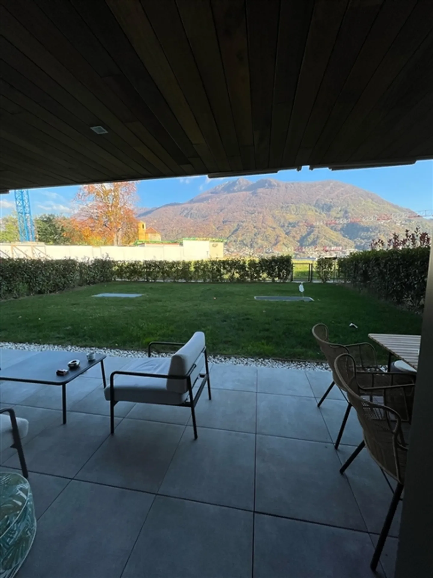 Affittiamo un appartamento di 3,5 stanze con giardino privato e vista lago - Foto 3 di 9