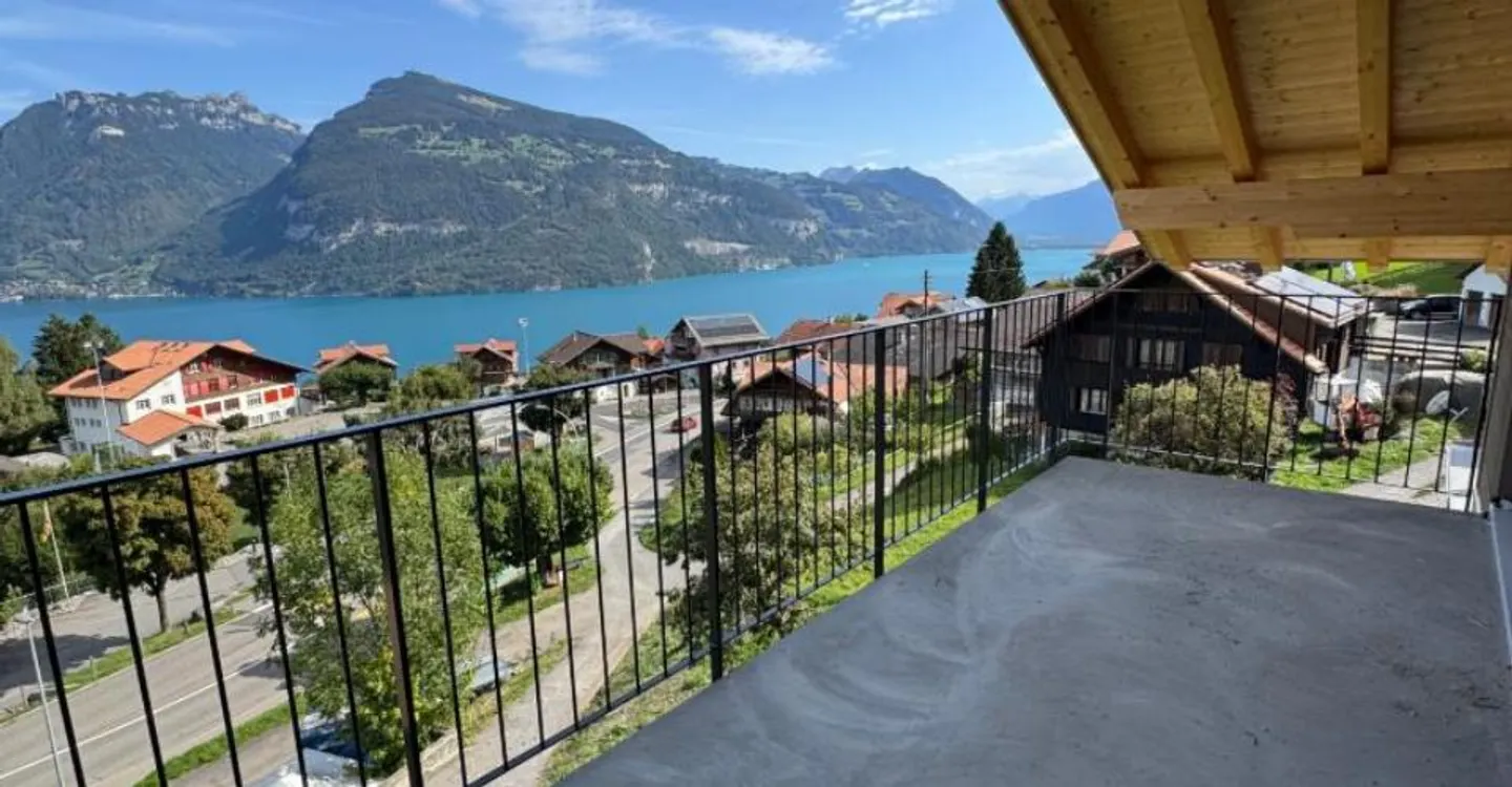 Stunning view of Lake Thun, Spacious balcony with panoramic view, First occupancy in new building with four units - Photo 5 of 6