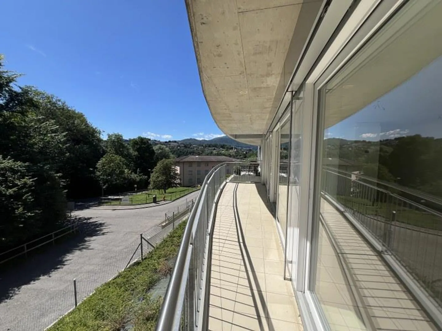 Appartamento con 3,5 stanze e grande terrazza, in un'area verde - Foto 11 di 11