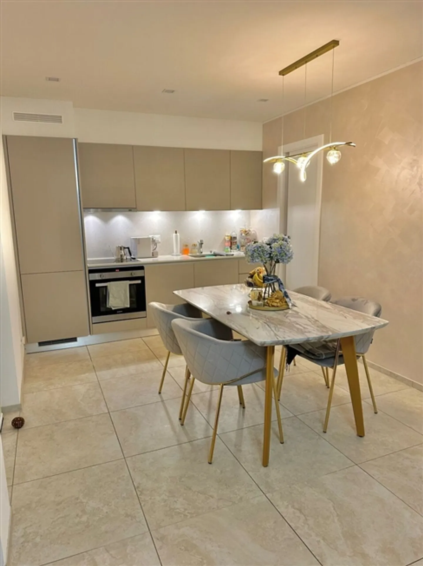 Affittiamo un appartamento di 3,5 stanze con giardino privato e vista lago - Foto 4 di 9