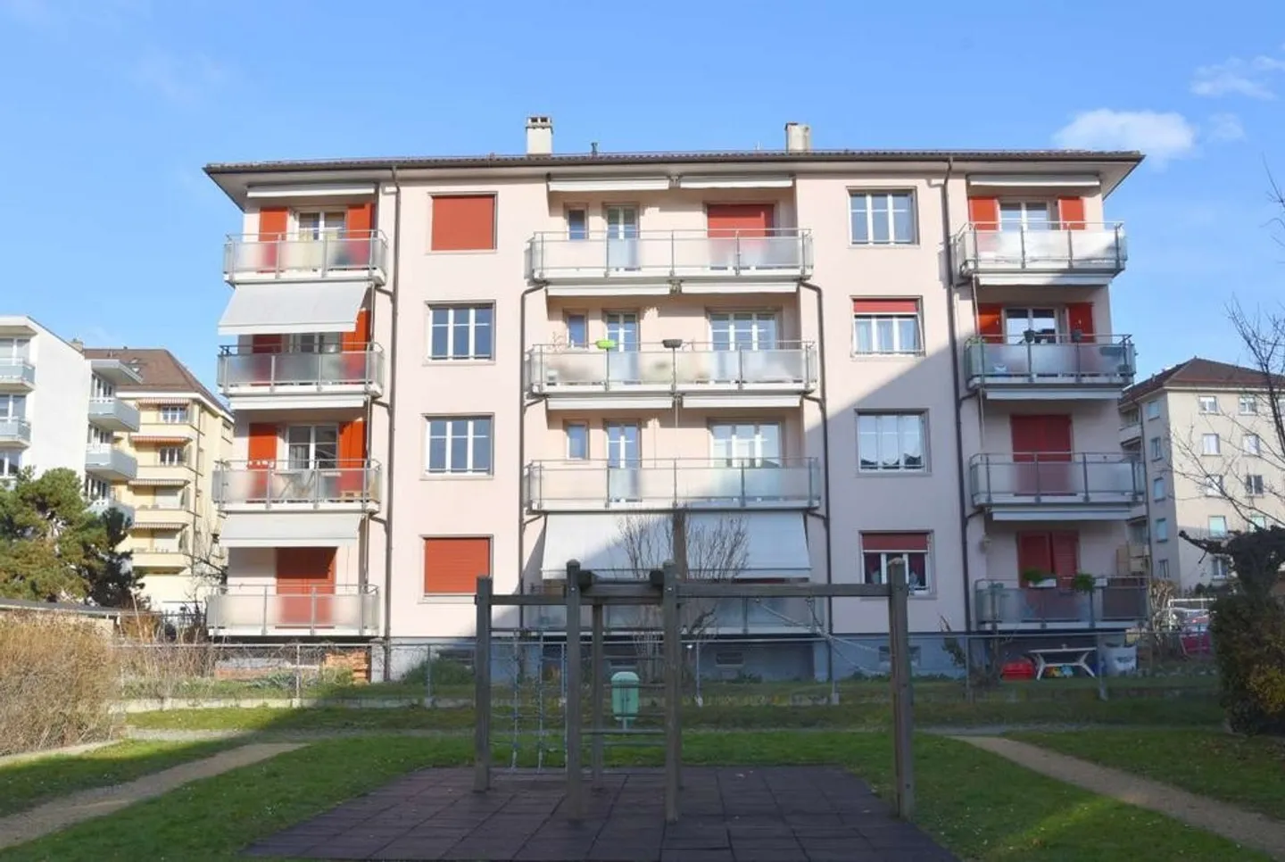 SELTEN: Aussenparkplatz an der Av. de Cour! - Foto 1 von 1