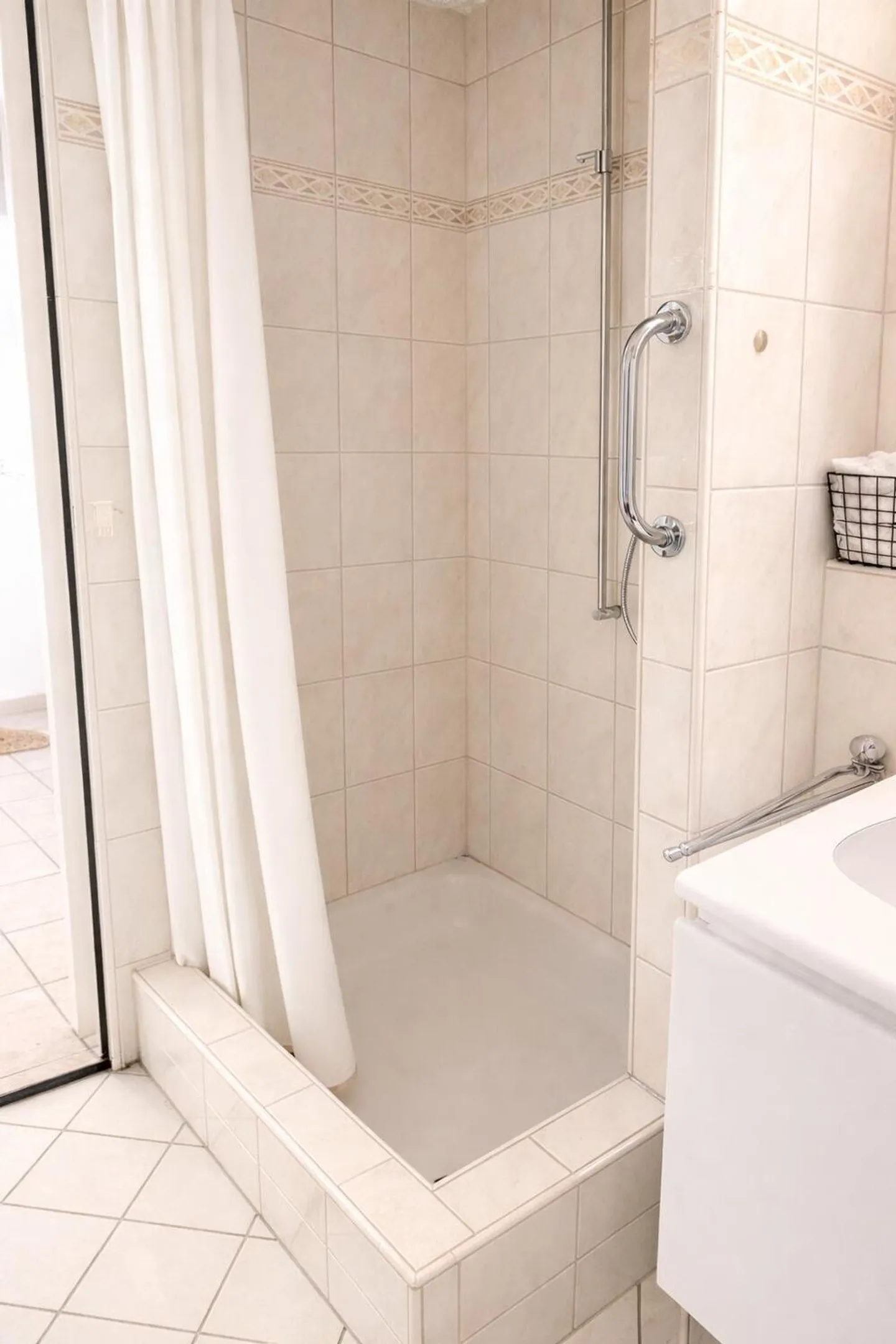 2½ ROOM APARTMENT IN UITIKON WALDEGG (ZH), FURNISHED, TEMPORARY - Photo 8 of 10