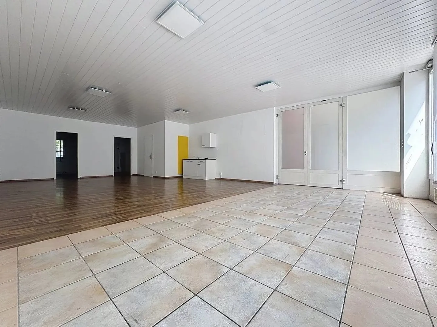 For rent - 80 m² commercial arcade with excellent visibility - Photo 5 of 12