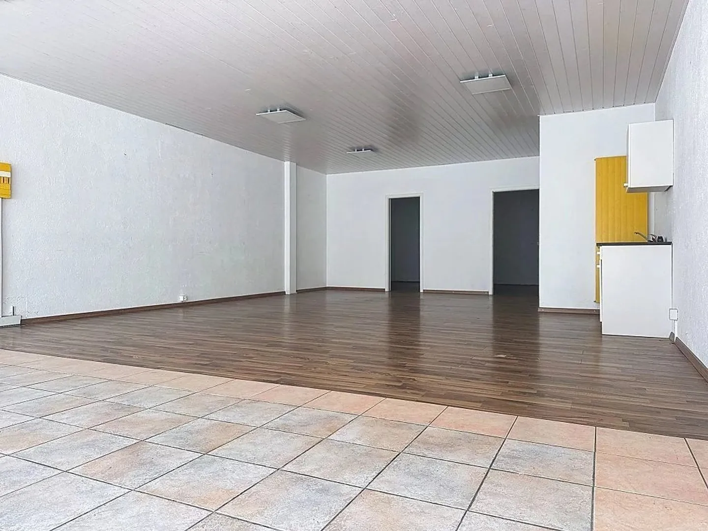 For rent - 80 m² commercial arcade with excellent visibility - Photo 7 of 12